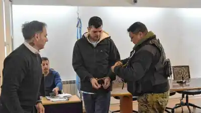 Manejaba inhabilitado y se fugó tras atropellar a un padre de tres hijos: ahora conoció su castigo