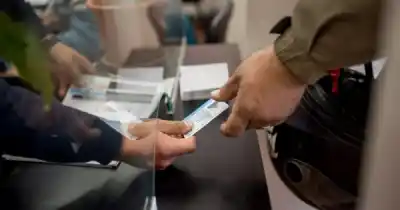 La edad ahora define cuántos años dura tu licencia en Salta (y los mayores ya no van todos los años)