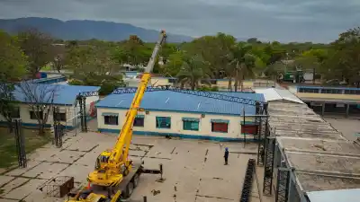 Tartagal: la escuela que funciona en tres turnos está a punto de cambiar para siempre