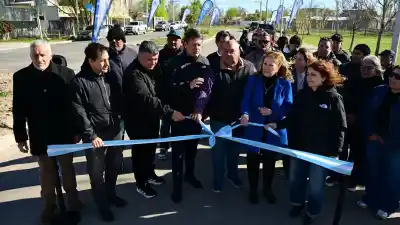 Neuquén: inauguraron 40 cuadras de asfalto en Valentina Sur y ya avanzan con otras 70