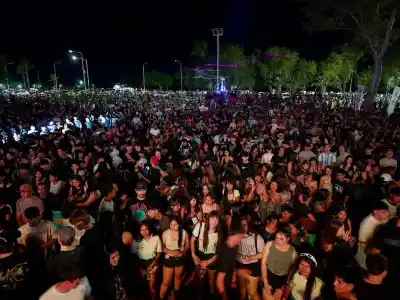 Más de 6.000 personas coparon el Paseo de la Virgen: el cierre que nadie se quiso perder