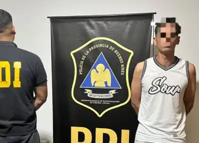 Fue a buscar sus cosas con sus hijos y terminó rociada con combustible