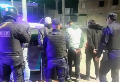 Alerta en el barrio 200 Viviendas Sur: los vecinos salieron a la calle y la policía encontró algo en un descampado