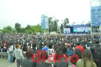 La Joaqui enciende Plaza Añoranzas: la fiesta que Santiago esperaba