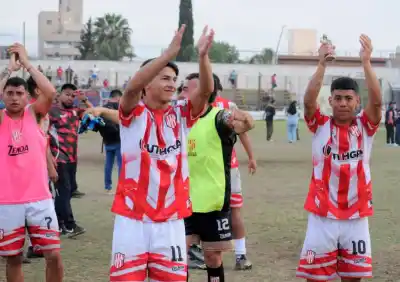 Una bomba de estruendo explotó al lado de un jugador y el partido terminó antes de tiempo