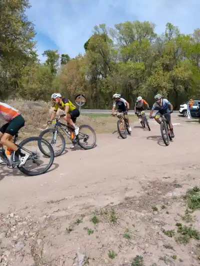 Más de 200 ciclistas pedalearon en La Cumbre y nadie se imaginaba el final del recorrido