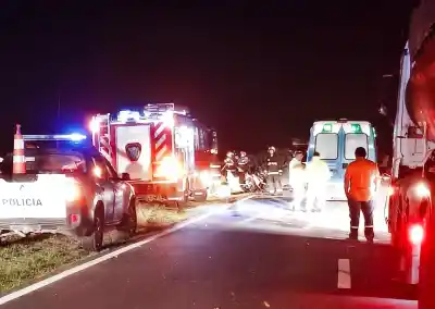 Un camión mordió la banquina y lo que pasó después dejó a una comunidad en shock