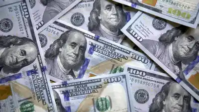 El mercado apura una suba del dólar y el Gobierno juega su carta clave este martes