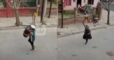 Salió a la calle con flores amarillas y un parlante: el gesto del 4 de Auri FC que nadie esperaba