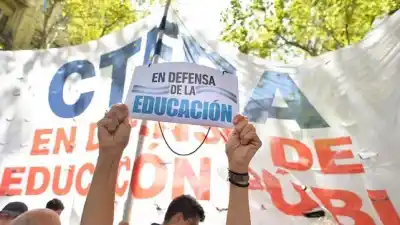 Docentes y Gobierno vuelven a sentarse: la hora clave que define el salario