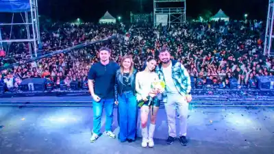 Santiago vivió una primavera distinta: 16 mil jóvenes y un cierre que sorprendió