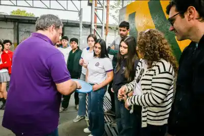Cinco escuelas de Paraná ya no tiran la basura igual: adentro de la planta, la sorpresa que vuelve a los barrios