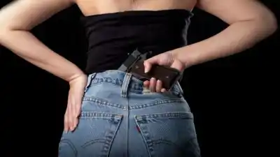 Entró a un taller, apuntó al mecánico y lo amenazó de muerte: el arma tenía un detalle inesperado