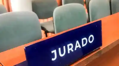 Le negó un plato de comida: ahora el vecino enfrenta un jurado por lo que pasó después