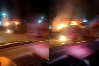 Una camioneta ardió en plena calle y los vecinos no salían de su asombro: qué se sabe del origen del fuego