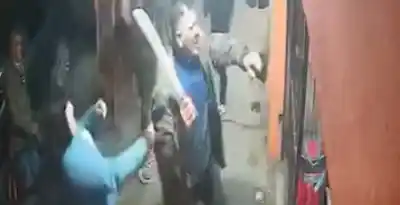La bajaron de un auto a machetazos en Rafael Castillo: lo que hizo el atacante después la complicó