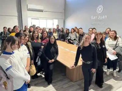Alumnos sanjuaninos cantaron el himno sin decir una palabra y sorprendieron a todos