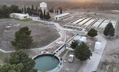 Cortaron el agua en varios barrios de Madryn: salieron a buscar la falla en plena ruta del acueducto