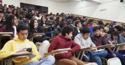 Becas de $100.000 para estudiantes salteños: quiénes podrán anotarse y qué piden para lograrlo