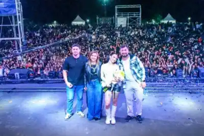 La fiesta que reunió a 16 mil jóvenes en Santiago y el pedido que sorprendió a todos