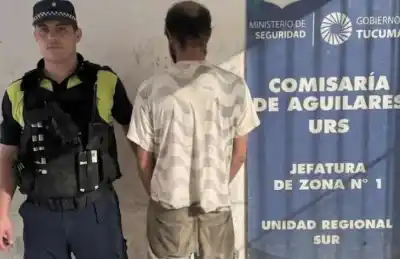 Un hombre dormía en una habitación ajena. Lo que tenía en el pecho cambió todo