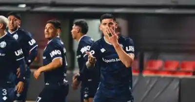 La Lepra se escapó en lo más alto y el Lobo quedó a tiro de la Sudamericana