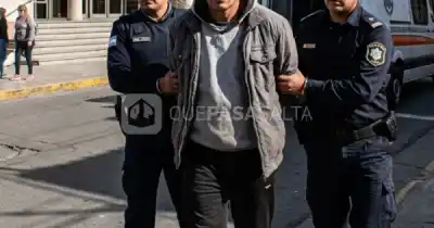 Rompió la vidriera de un local, lo atraparon y en la audiencia se destapó todo