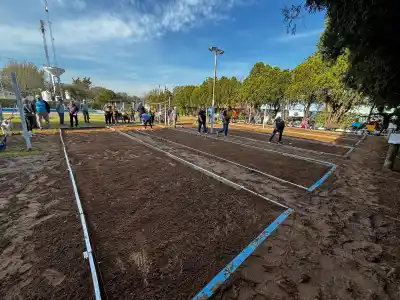 Dorila sumó cinco canchas de tejo y los vecinos ya festejaron con un torneo que sorprendió