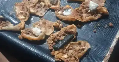 Le llevó empanadas a un interno en Río Gallegos y algo no cerraba: la policía miró adentro