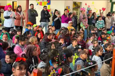 Una escuela de Paraná armó un festejo que los alumnos no van a olvidar: payasos, títeres y un detalle que los sorprendió
