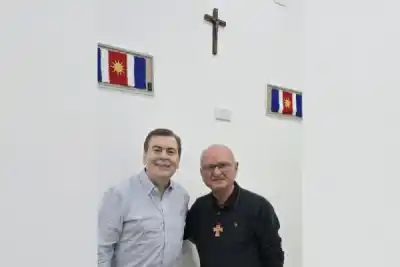 Un cura que dejó Santiago hace años volvió y se reencontró con Zamora: el gesto que emocionó a todos