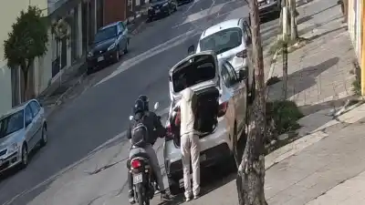 Chubut: la maniobra de los motochorros que sorprendió a una vecina a plena luz del día
