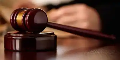 Un policía verificaba autos secuestrados: lo que encontraron en su casa lo complicó todo