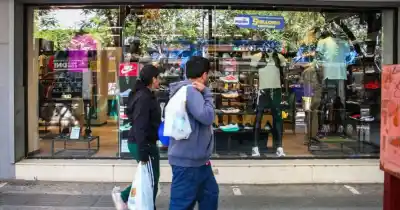 El día a día de los comercios sanjuaninos: compran solo lo que venden y las boletas de luz ya superan el alquiler