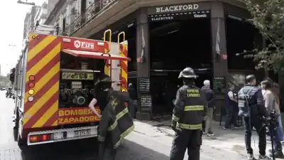 El mediodía en el microcentro rosarino se tiñó de humo: dos empleadas terminaron asistidas