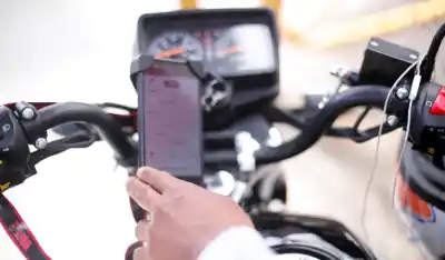 Tomó un Uber Moto, le puso un cuchillo en el cuello y lo que hizo después lo delató