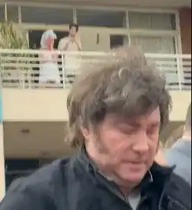 La mujer del balcón en el acto de Milei en Bahía Blanca habló por primera vez: su mensaje deja a todos pensando