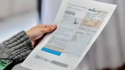 El gasto que se come el aguinaldo: cuánto paga por mes una familia del AMBA solo en servicios