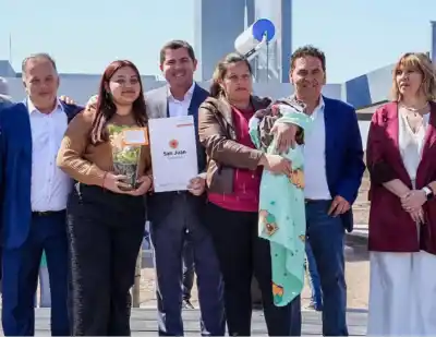 118 familias de Angaco dejaron de vivir prestadas: la llave que cambió todo