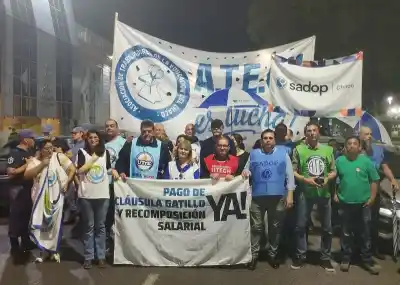 Docentes chaqueños van a fondo contra Zdero: "Blindó a los jueces, ¿y nuestros sueldos?"