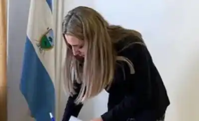 Vecinos de 25 de Mayo se plantan frente a la Fiscalía: "Cuando tocan a un niño, todo el pueblo se pone de pie"