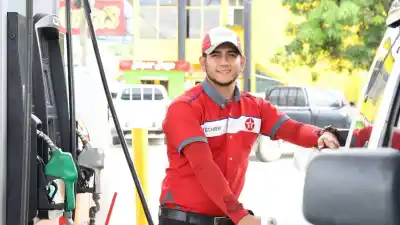 Llenar el tanque ya cuesta más de $100.000: cuánto sale según tu auto