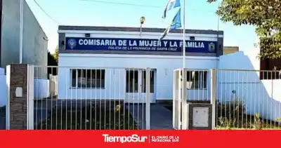 La dejó en pijama dentro del auto y se fue al boliche: lo que contó la abuela de la nena