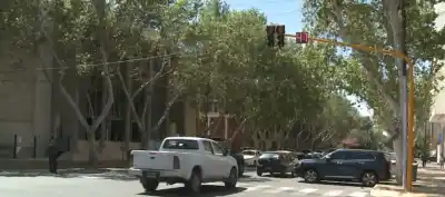 El semáforo que prometía ordenar una esquina "picante" del centro ya está funcionando: la reacción de los sanjuaninos no tardó en llegar