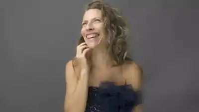 Elena Roger desembarca en Roca con un show que promete un viaje por su historia