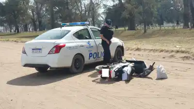 Persiguieron a un chico de 13 años por el barrio y terminó dentro del canal de calle 40