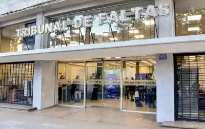 El municipio puso la lupa en el Tribunal de Faltas y lo que encontró adentro desató un conflicto institucional