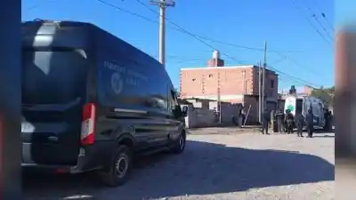 Lo vieron dormir en la vereda toda la noche, pero a la mañana no respondía