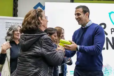 Lanús: 340 vecinos volvieron a estudiar y recibieron una ayuda clave para no abandonar