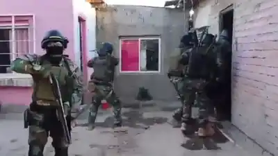 Entraron a allanar tres aguantaderos narco en Allen y se toparon con algo que no esperaban